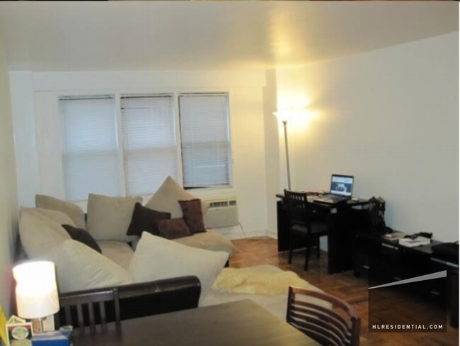 Foto del edificio - 3731 73rd St