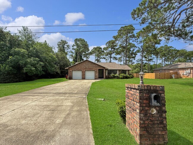 Foto del edificio - Charming Navarre Home with Hardwood Floors...