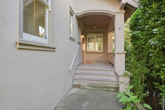 Building Photo - 31 Hardwick Ave