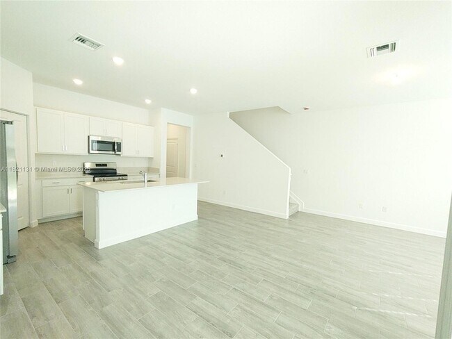 Building Photo - 4363 Hammock Grove Dr