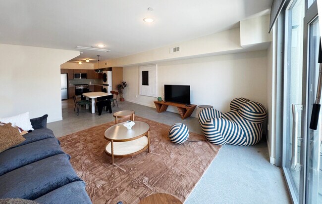 Foto del edificio - 4548 Huntington Dr S