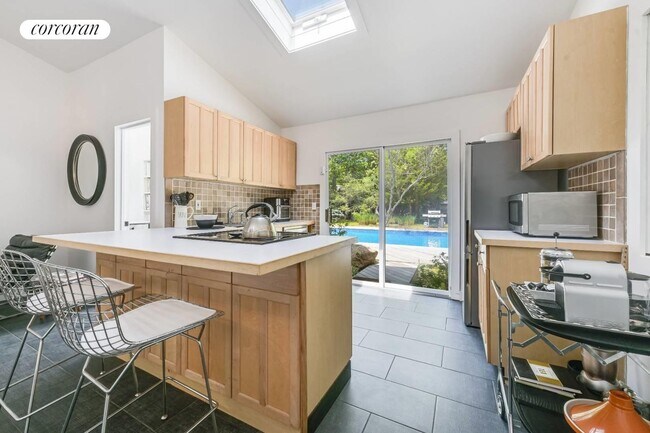 Building Photo - 61 Rutland Rd