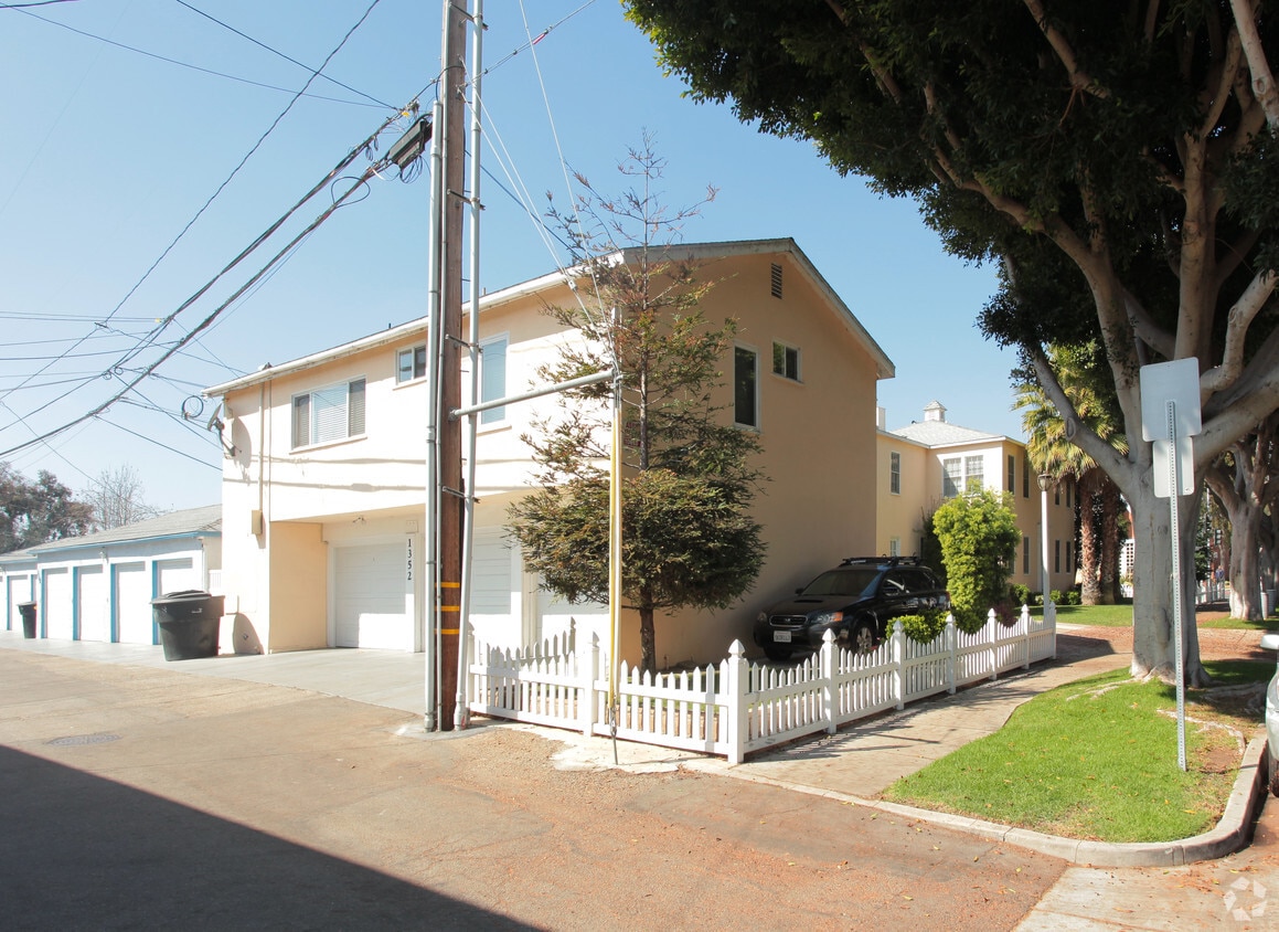 Building Photo - 1352 Ocean Park Blvd