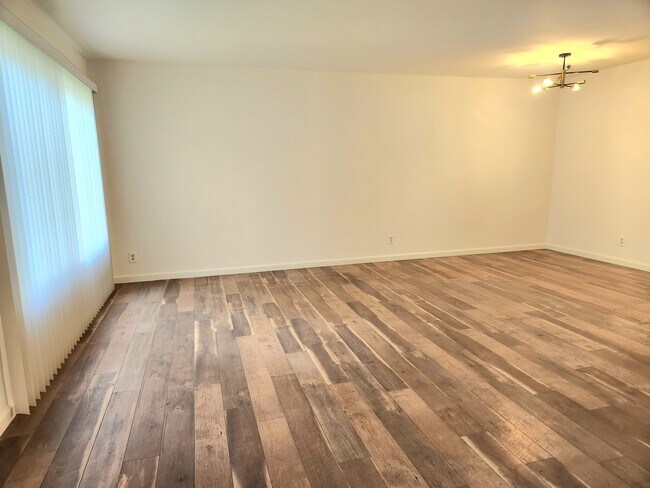 Foto del edificio - 6551 Wystone Ave