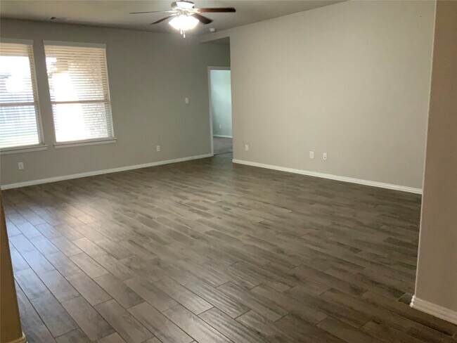 Foto del edificio - 7310 Saddle Tree Dr
