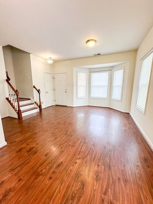 Foto del edificio - Sycomore Square Town House 3bed/2.5baths