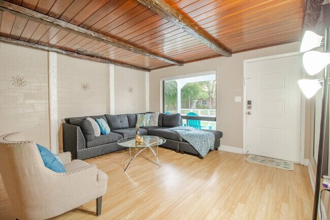 Foto del edificio - 1330 Catalpa Ln