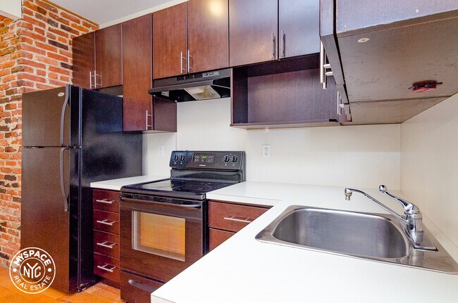 Foto del edificio - 1345 Dekalb Ave