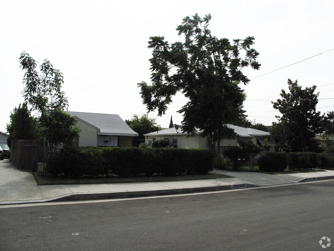 Building Photo - 3050-52 54 58 Evelyn Ave