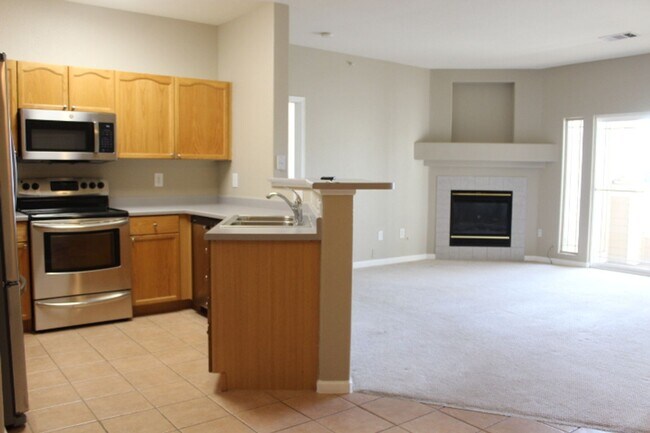 Building Photo - Deer Creek - 2nd Floor 2 bedroom/2 Bath Condo!