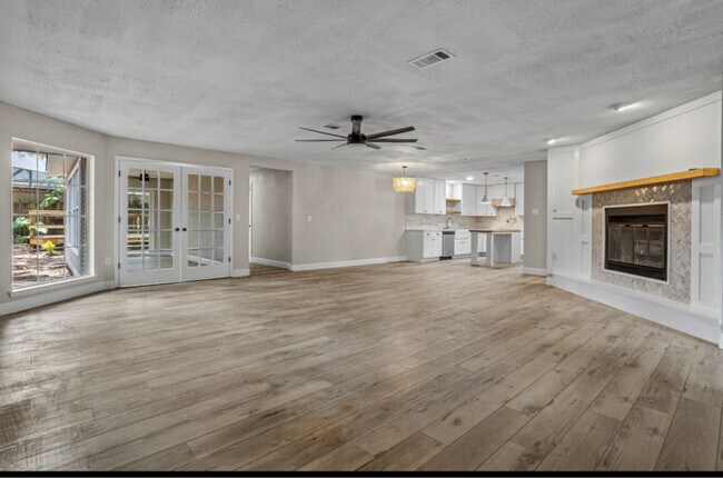 Foto del edificio - 371 Lakeview Blvd