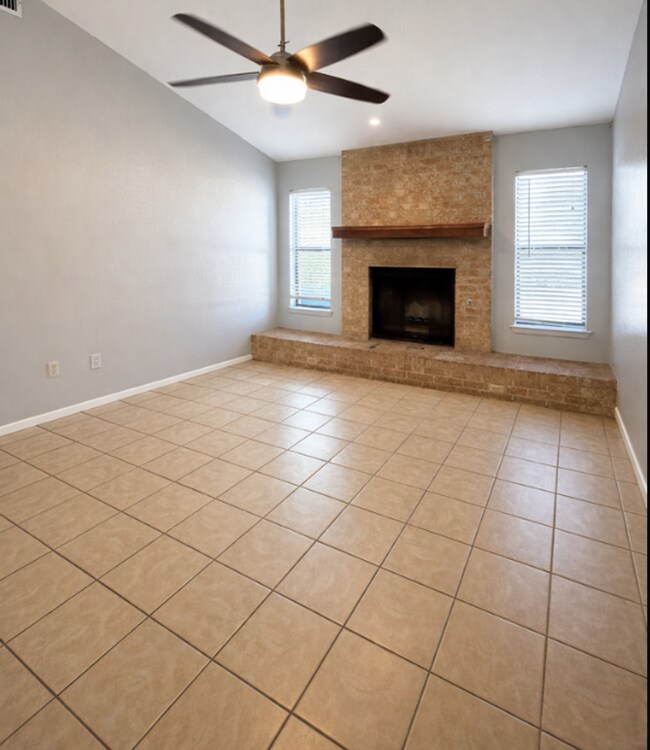 Foto del edificio - AVAILABLE NOW; APPLY TODAY AT OUR WEBSITE!!