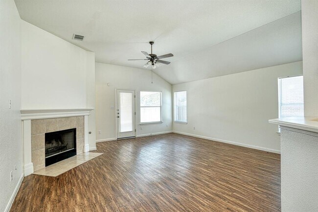 Foto del edificio - 1020 Downridge Dr