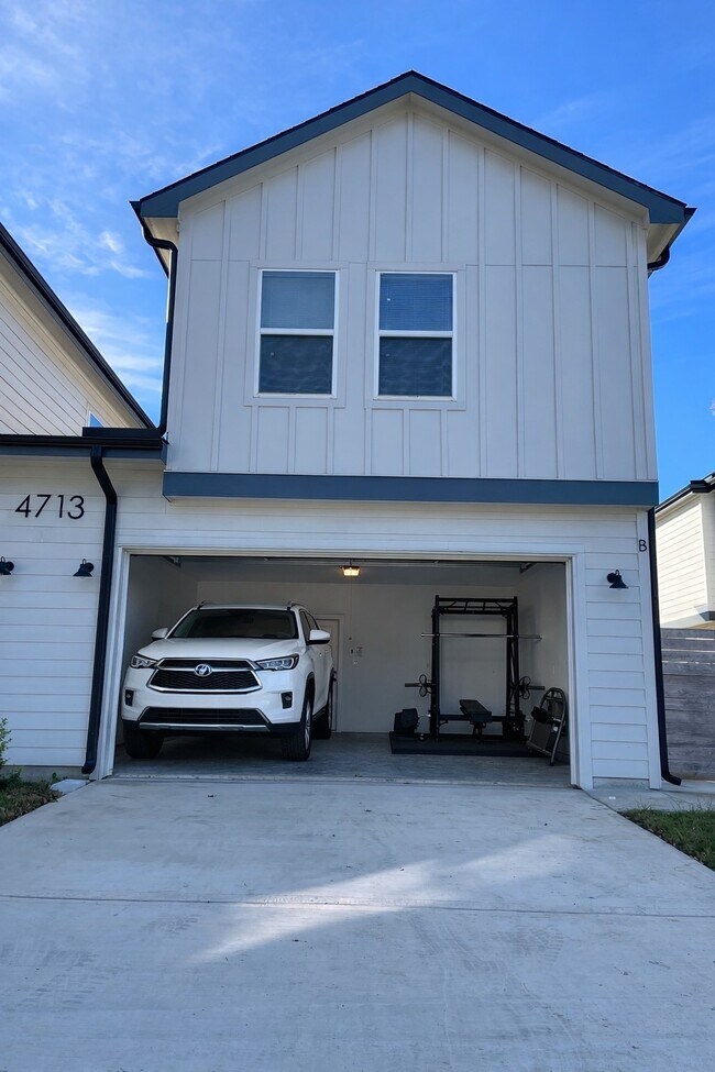 Foto del edificio - 4713 Talina Way