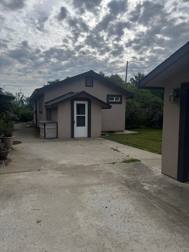 Building Photo - 7537 Riverland Dr