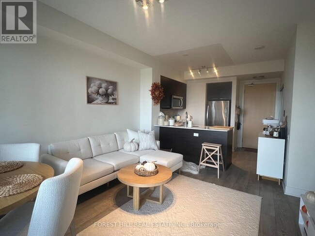 Building Photo - 30 Roehampton Ave