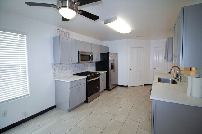 Building Photo - 3827 Dogwood Tr