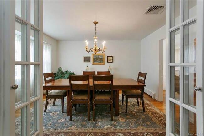 Foto del edificio - 452 Rosedale Ave