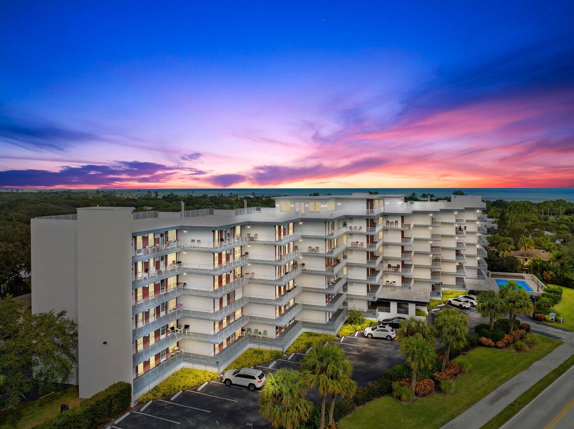 Primary Photo - 935 E Causeway Blvd