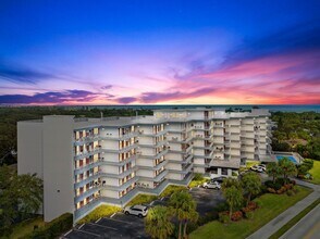Building Photo - 935 E Causeway Blvd