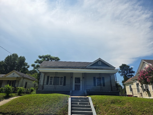 Building Photo - 2027 Jeff Davis St