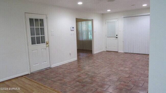 Building Photo - 3017 Parkway Blvd