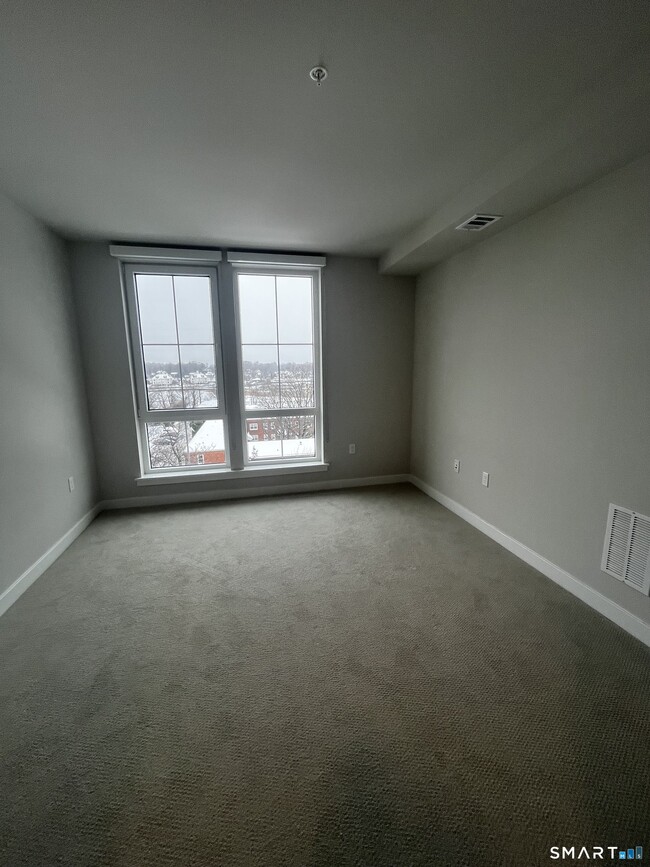 Building Photo - 467 West Ave