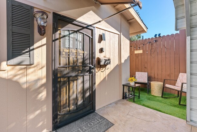 Foto del edificio - 7227 Fallbrook Ave