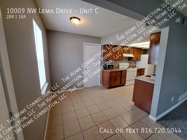 Building Photo - Clean and Spacious - 2 bed, 1 bath, 1 car ...