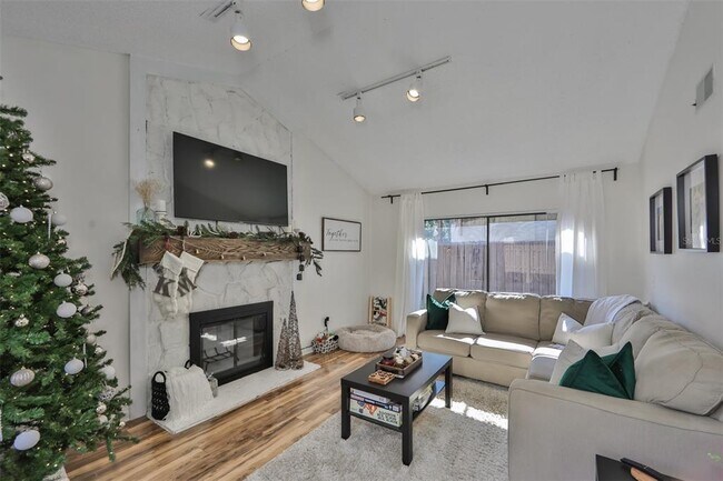 Foto del edificio - 13703 Sweetwater Cove Pl