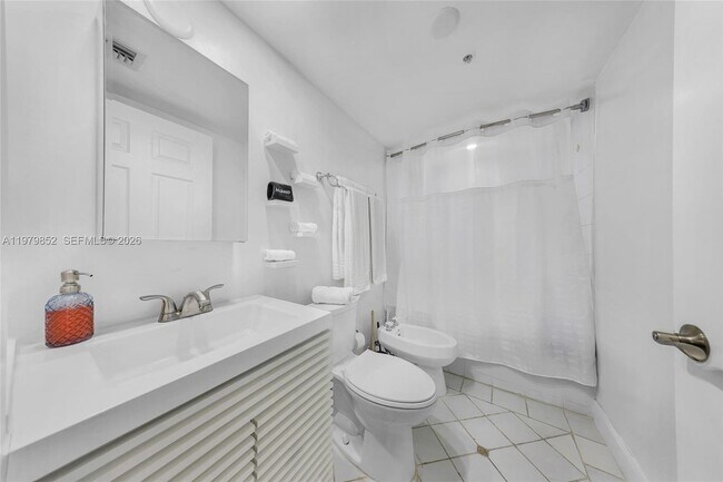 Foto del edificio - 2951 S Bayshore Dr