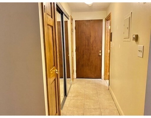Building Photo - 8 Kenmar Dr