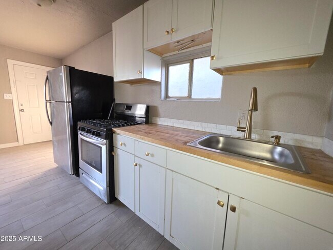 Foto del edificio - 2135 W Hadley St