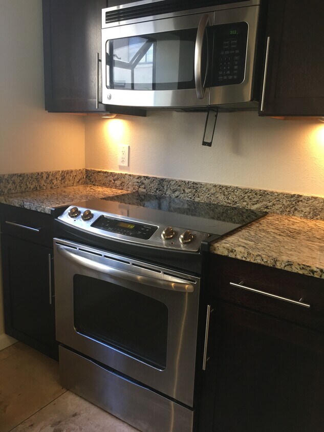 Foto principal - 1331 Harmon Ave
