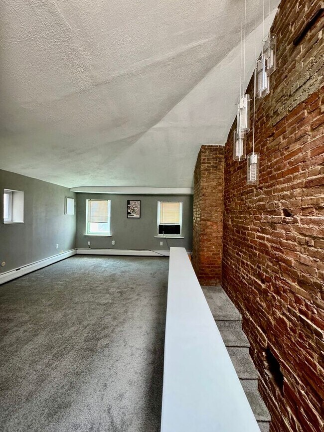 Foto del edificio - 245 E Allen St