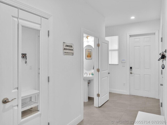Building Photo - 556 Sanderling Cir