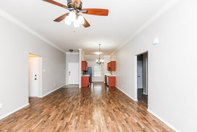 Foto del edificio - 1300 Maple Terrace Dr