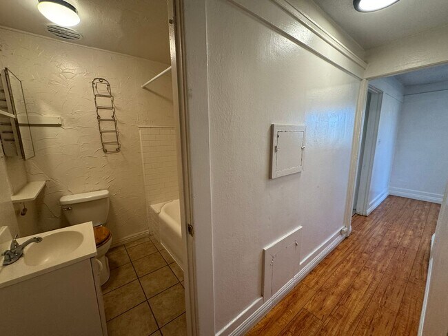 Foto del edificio - Beautiful 2 Bed / 1 Bath Near Alamitos Beach