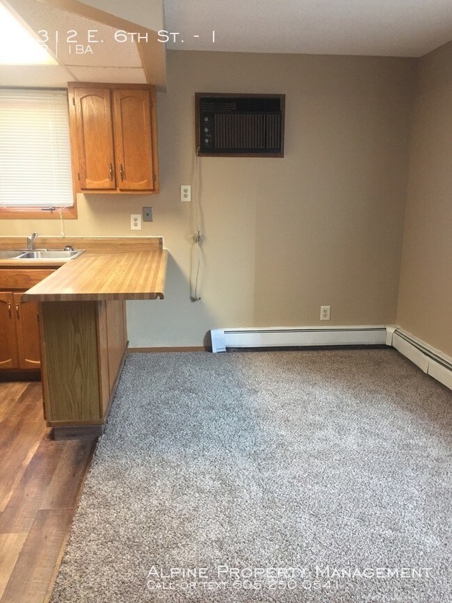 Building Photo - Newly Renovated Ground Floor 1 Bedroom!!