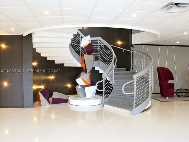Foto del edificio - 5701 Collins Ave