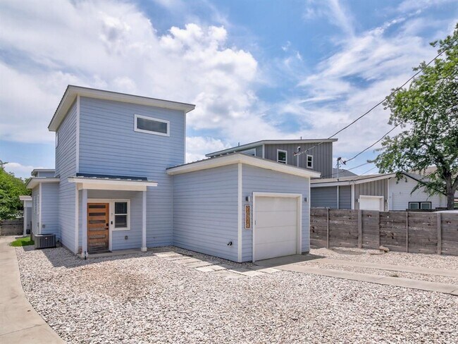 Building Photo - 7607 Providence Ave