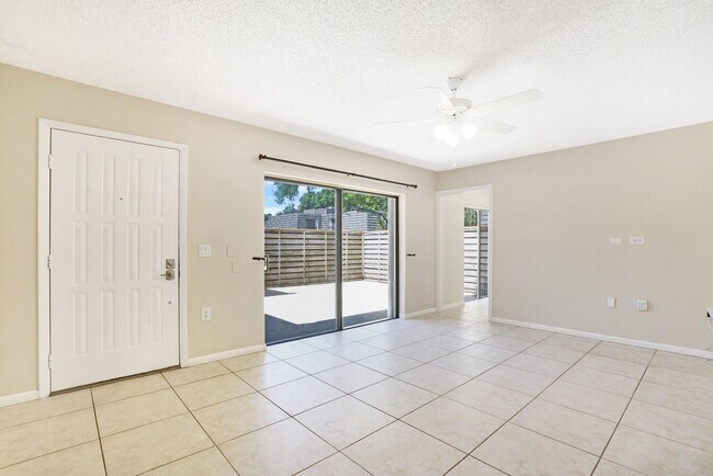 Building Photo - 707 7th Terrace