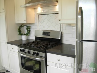 Building Photo - 1226 S Orange Grove Ave