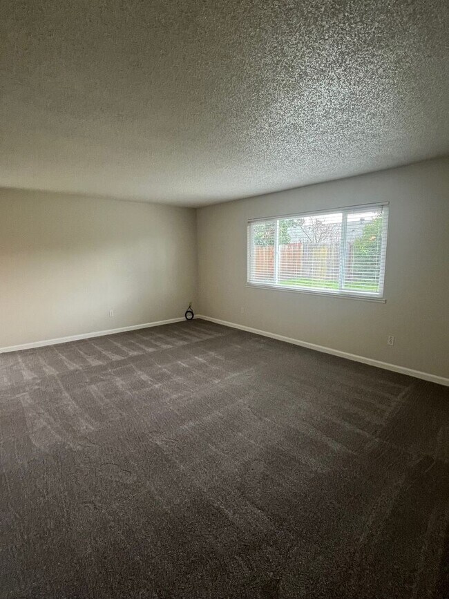 Foto del edificio - Single Level 3 bedroom 2 bathroom Home loc...