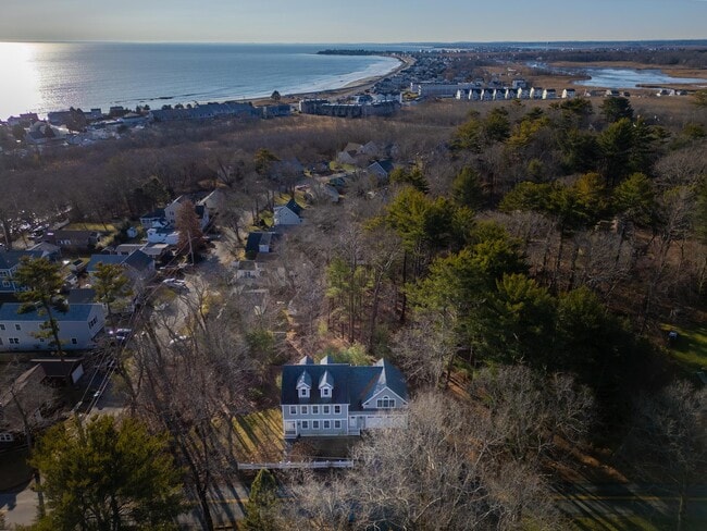Building Photo - 156 N Shore Rd