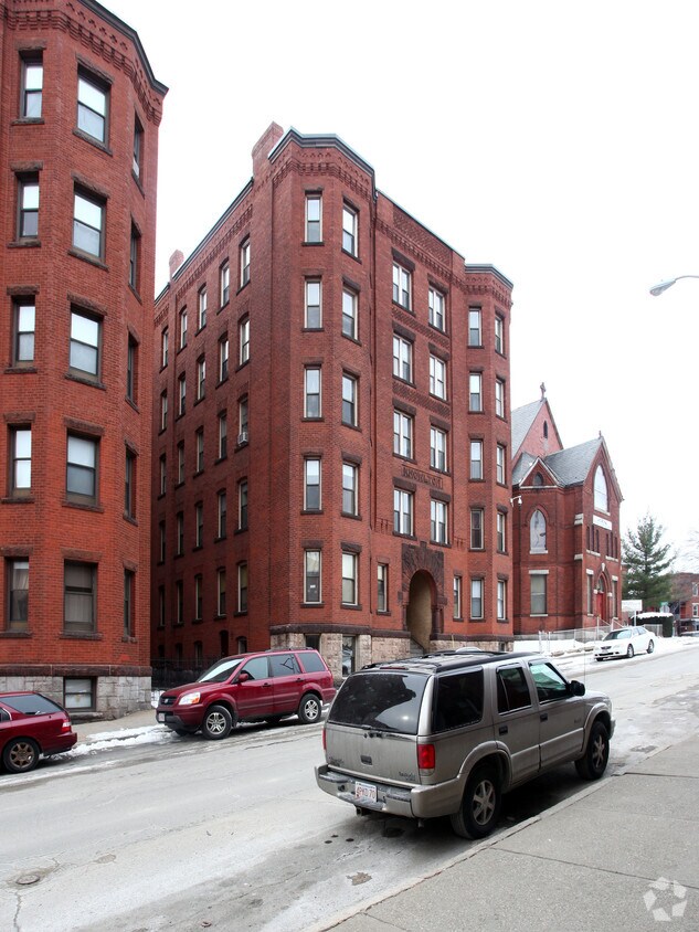 Building Photo - 51 Wellington St