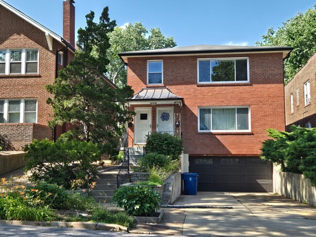 Building Photo - 7729 Brookline Terrace