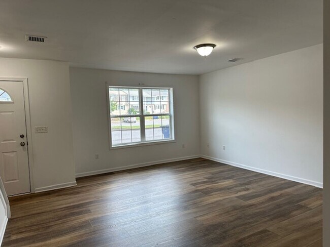 Foto del edificio - 2082 Market St Ext