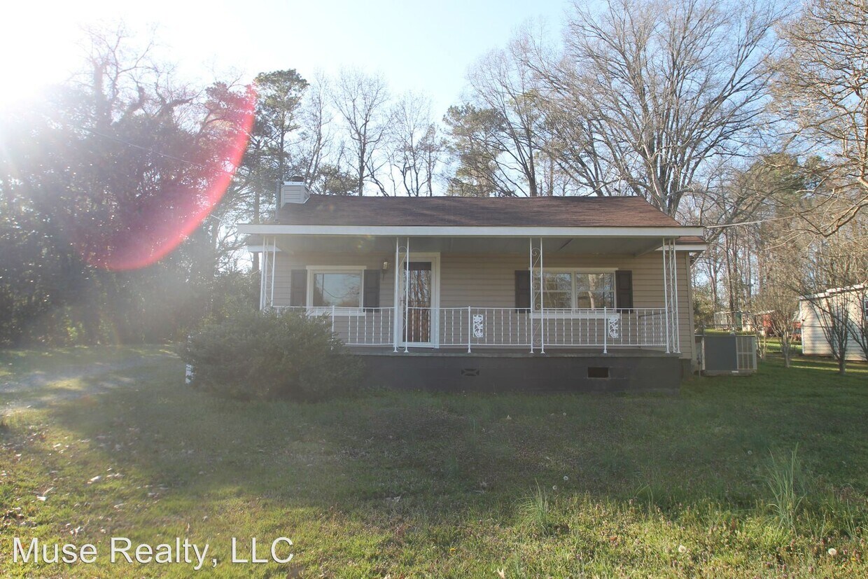 Primary Photo - 2 br, 1 bath House - 441 Pineview Road