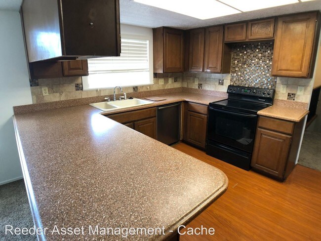Building Photo - 5 br, 3 bath House - 683 East 300 South